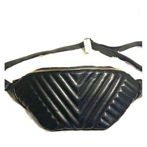 Express Oversized Quilted Fanny Pack